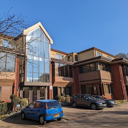 Ббббб Godalming Exterior photo
