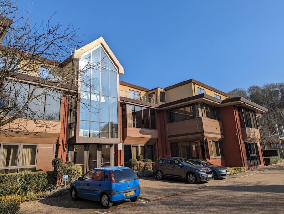 Ббббб Godalming Exterior photo
